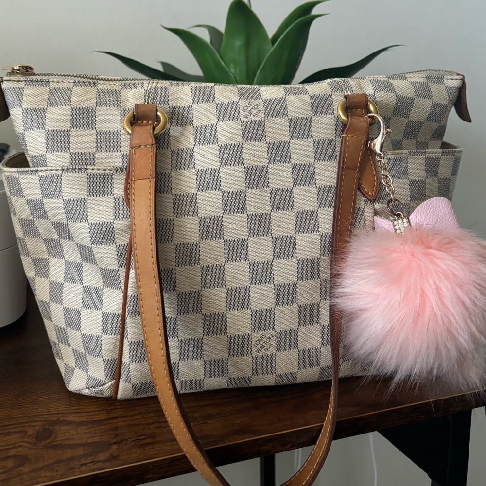 Authentic LOUIS VUITTON TOTALLY PM🧡